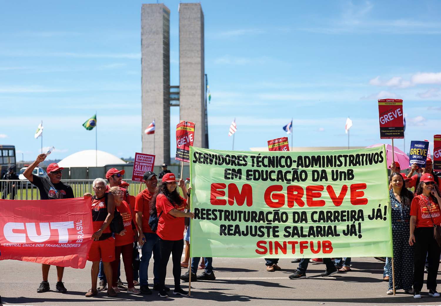 INSATISFA&Ccedil;&Atilde;O -&ensp;Protesto de servidores federais: amea&ccedil;a de greve geral