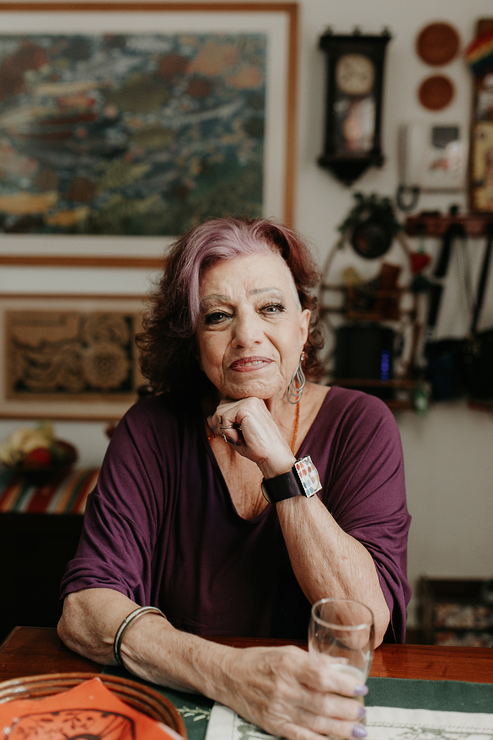 AGORA, SEM AMARRAS - Criada num lar conservador, em que n&atilde;o se falava de sexo, a figurinista Gilda de Mello, 82 anos, superou a vergonha e se v&ecirc; &agrave; vontade para viver novas hist&oacute;rias. Adepta dos apps de namoro, esclarece: &ldquo;Com o tempo, fiquei ainda mais seletiva&rdquo;.