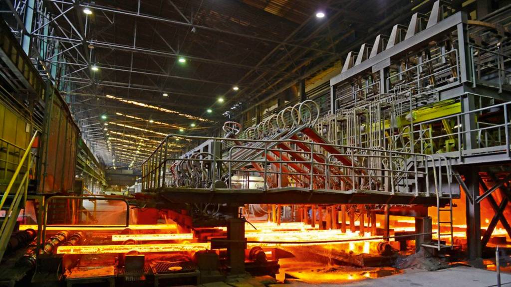 Arcelormittal.jpg Usina da ArcelorMIttal: fábricas em sete estados produzem 15,5 milhões de toneladas de aço por ano
