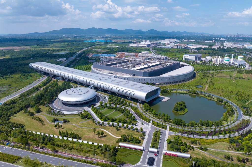 GettyImages-2061709316.jpg PARCERIAS - Fábrica de chips em Taiwan: produção da Nvidia é terceirizada