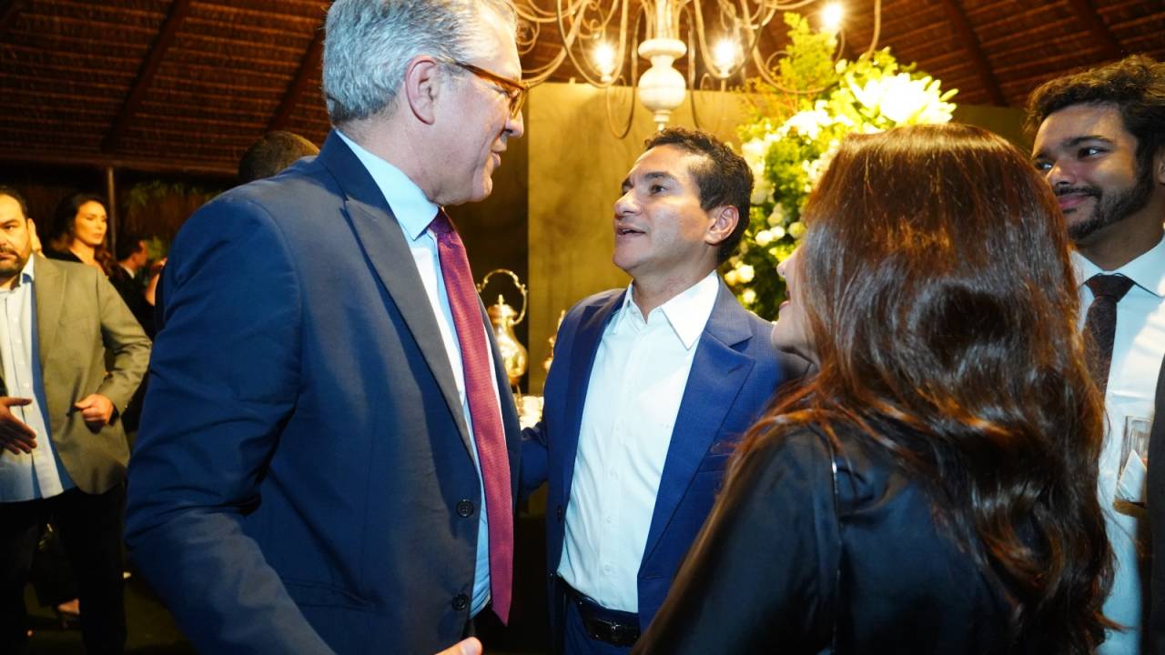Articulador político, ministro Alexandre Padilha comparece à festa de aniversário de Marcos Pereira