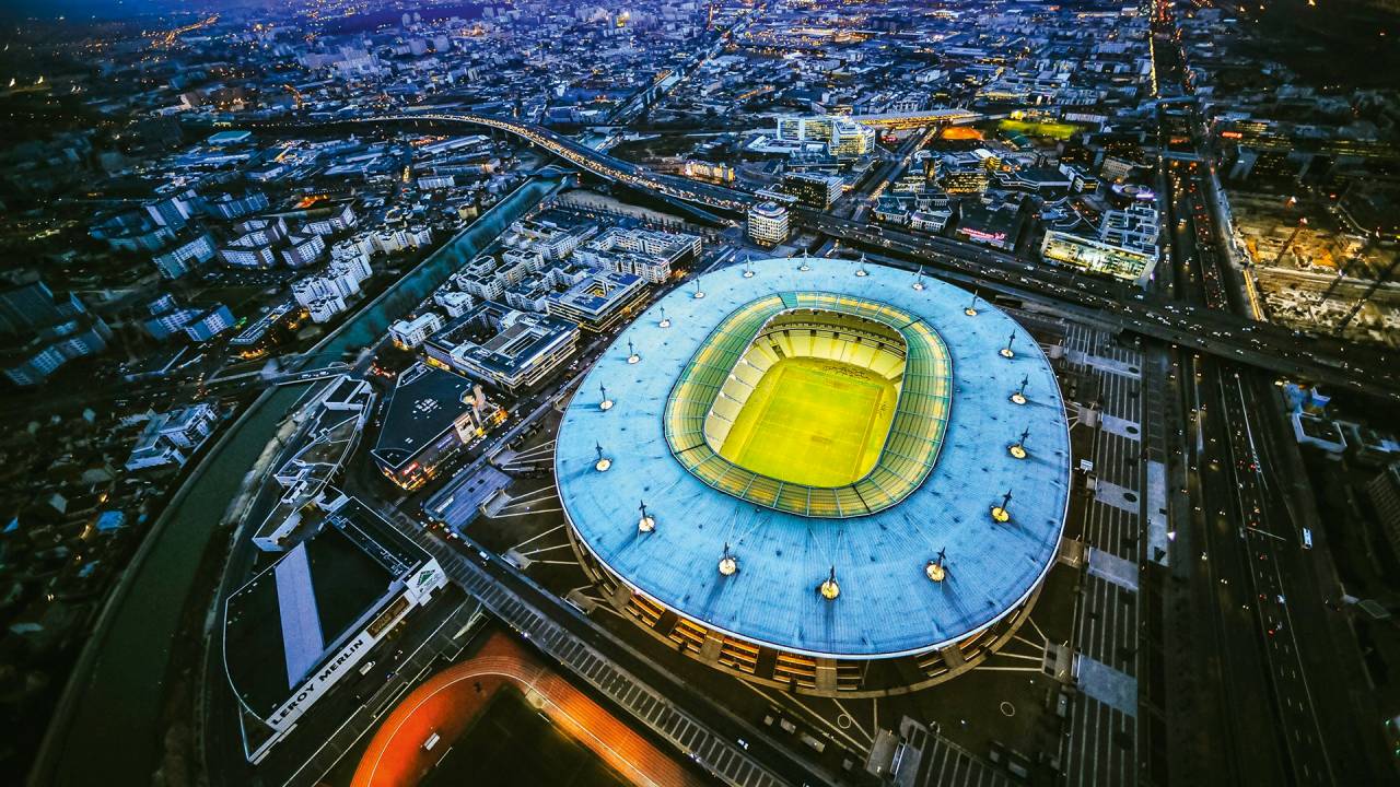 INJEÇÃO DE ÂNIMO - Stade de France, em Saint-Denis: a vizinhança parisiense com piores indicadores sociais está sendo repaginada