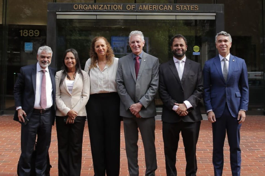 (Da esq. para a dir.) Humberto Costa, Eliziane Gama, Jandira Feghali, Rogério Correia, Pastor Henrique Vieira e Rafael Brito
