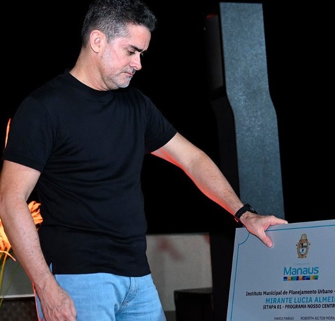 Prefeito de Manaus vira alvo de CPI após vazar vídeo com suposta propina