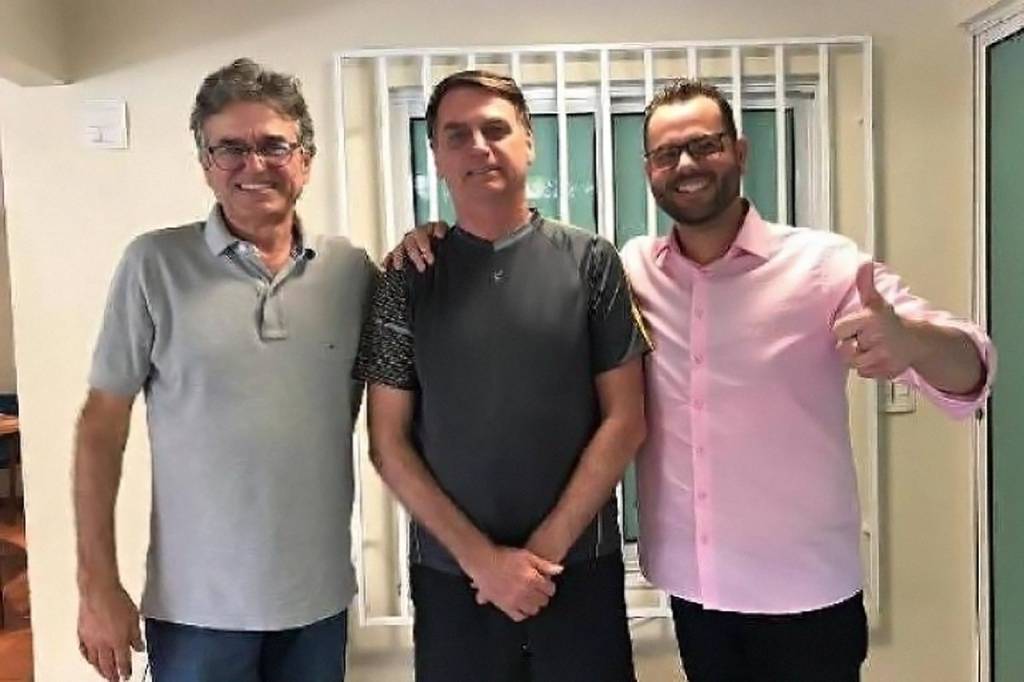 jorgeseif.jpg POLÍTICA - Jorge Seif Jr. (à dir.), seu pai e Bolsonaro: retrocesso na fiscalização