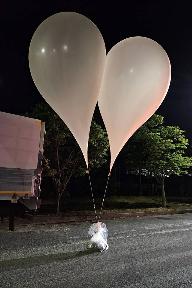 SKOREA-NKOREA-PROPAGANDA This handout photo taken by the South Korean Defence Ministry between the night of May 28 and 29, 2024 and released on May 29 shows unidentified objects believed to be North Korean propaganda material attached to balloons on a street in Chungnam Province. North Korea dropped suspected anti-South Korean