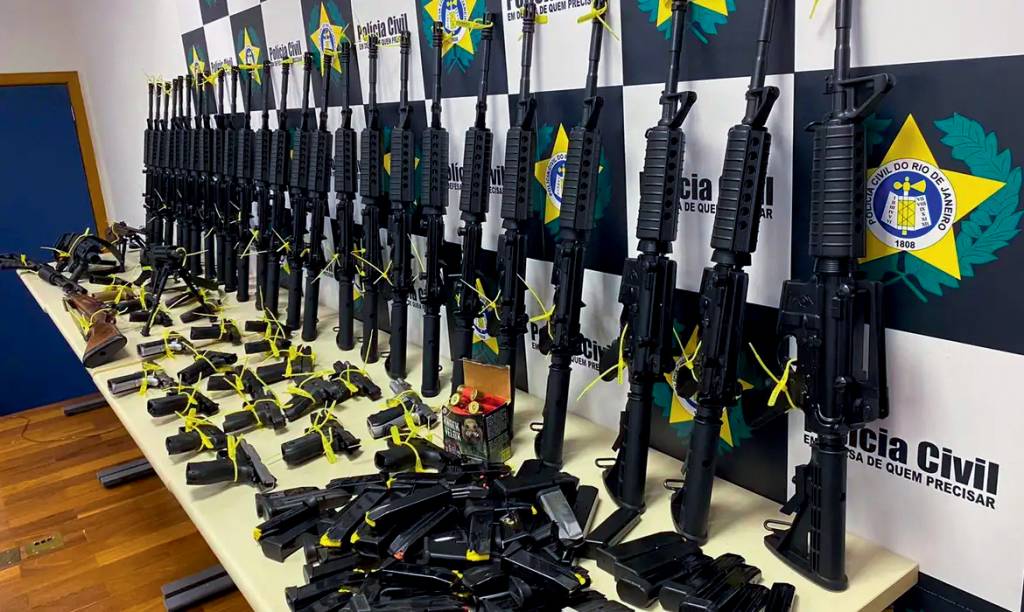 https://www.instagram.com/policiacivil_rj ALERTA - Fuzis recolhidos no Rio: total apreendido no país é o maior desde 2017