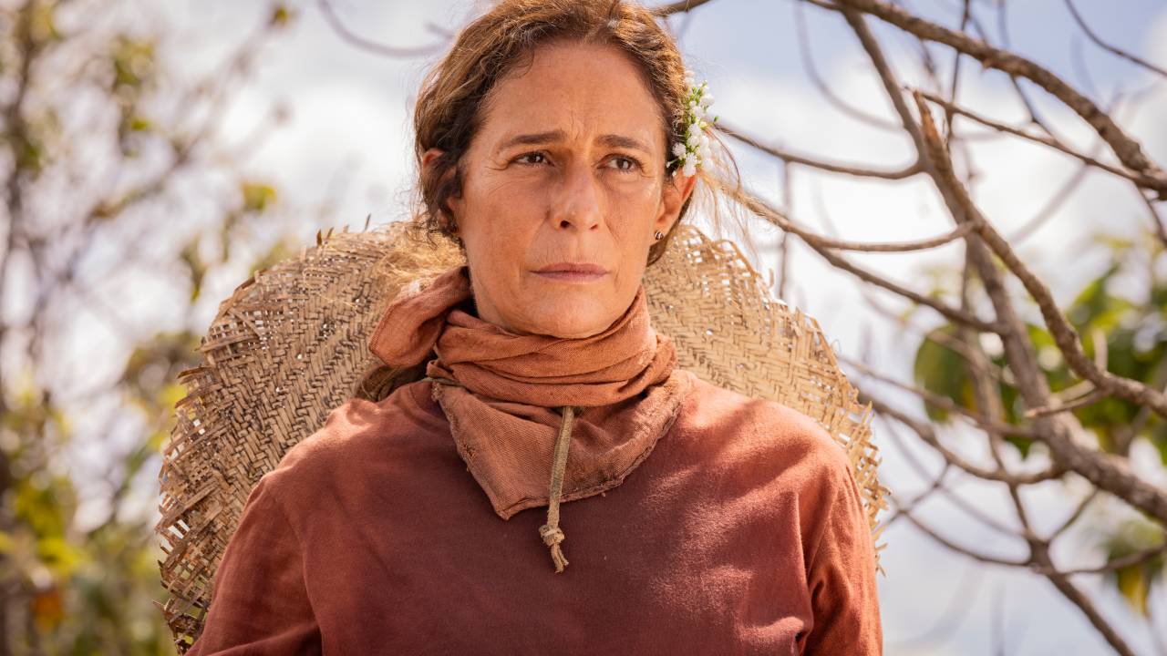 Zefa Leonel (Andrea Beltrão) em 'No Rancho Fundo', novela das 6 da Globo