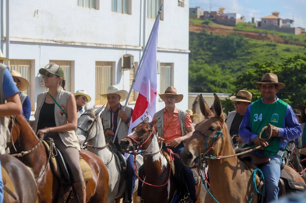 2D-(1)-ROMEU-ZEMA—CAVALGADA-2024-4-d.jpg NA ESTRADA - Romeu Zema (Novo): sinalizações ao PL nos bastidores