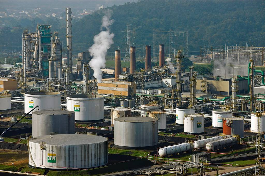 2D-(2-b)-rpbc_3.jpg PROBLEMA - Petrobras: intrigas, interferências políticas e prejuízos