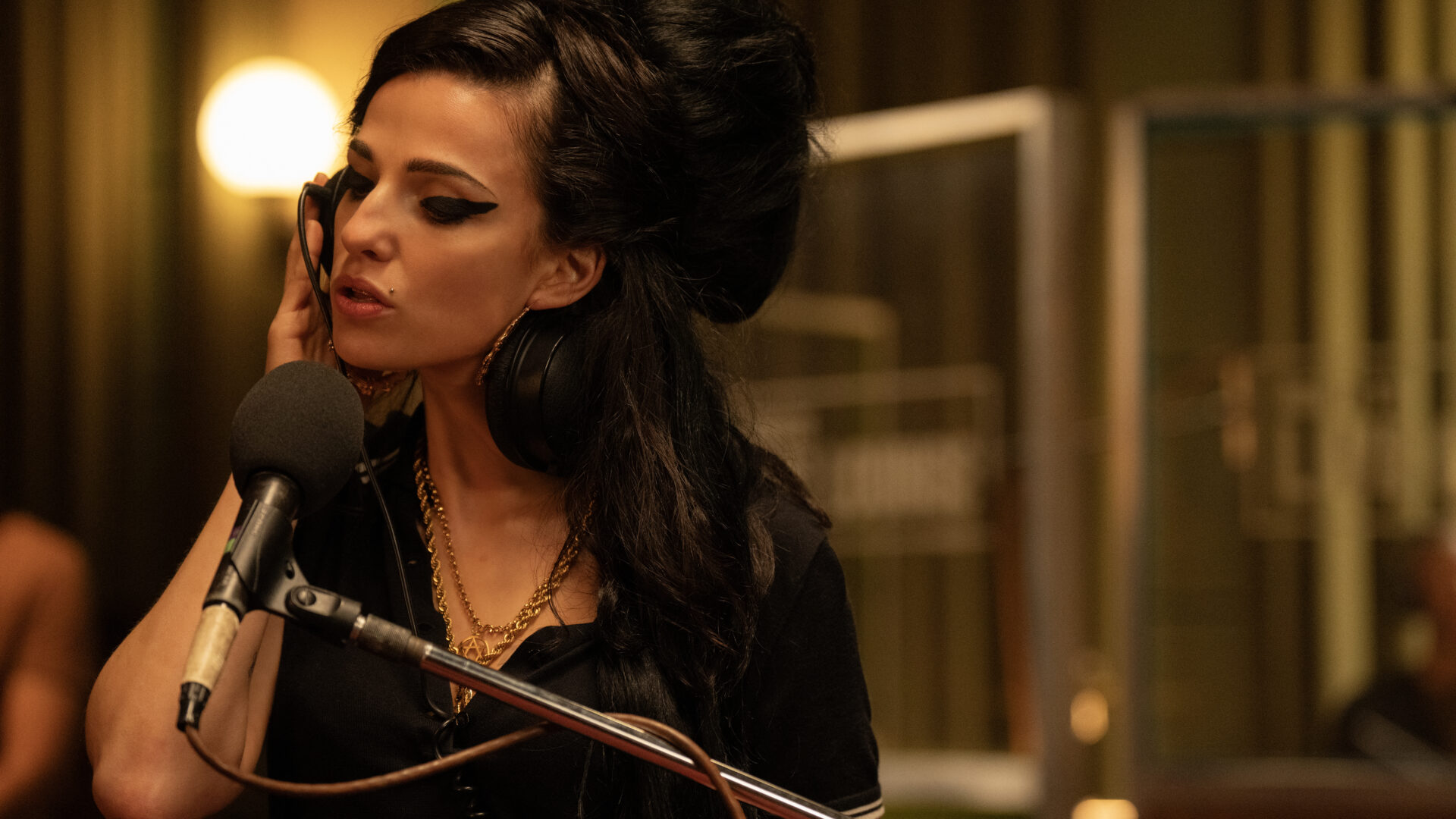 Marisa Abela interpreta a cantora Amy Winehouse no filme 'Back to Black'