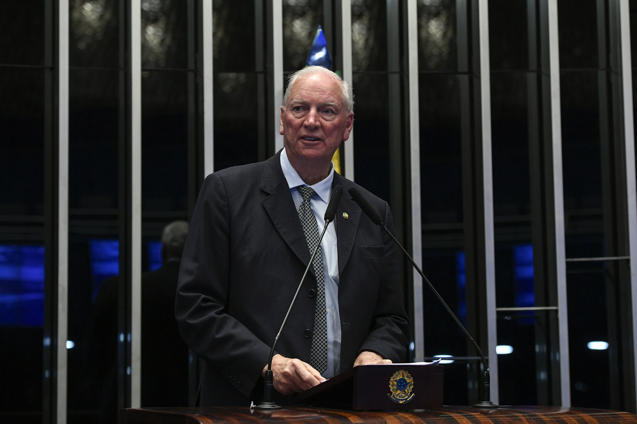 Senador propõe usar R$ 2,2 bilhões do fundo eleitoral em obras no RS