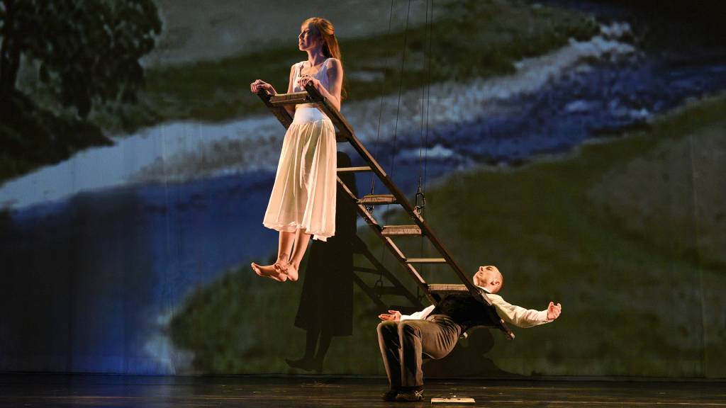 O novo (e lindo) espetáculo do grupo Momix que em breve chega ao Brasil