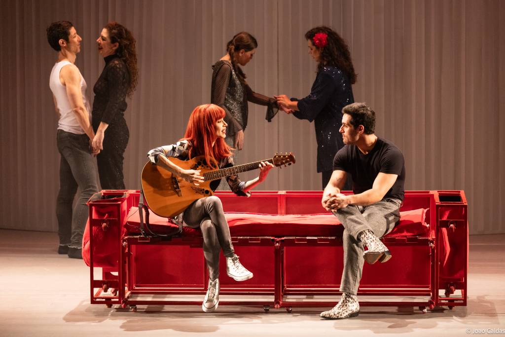 Após estrear com ingressos esgotados, musical de Rita Lee é prorrogado