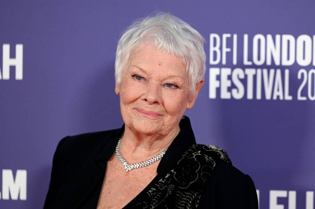 Judi Dench sugere aposentadoria após diagnóstico de doença degenerativa