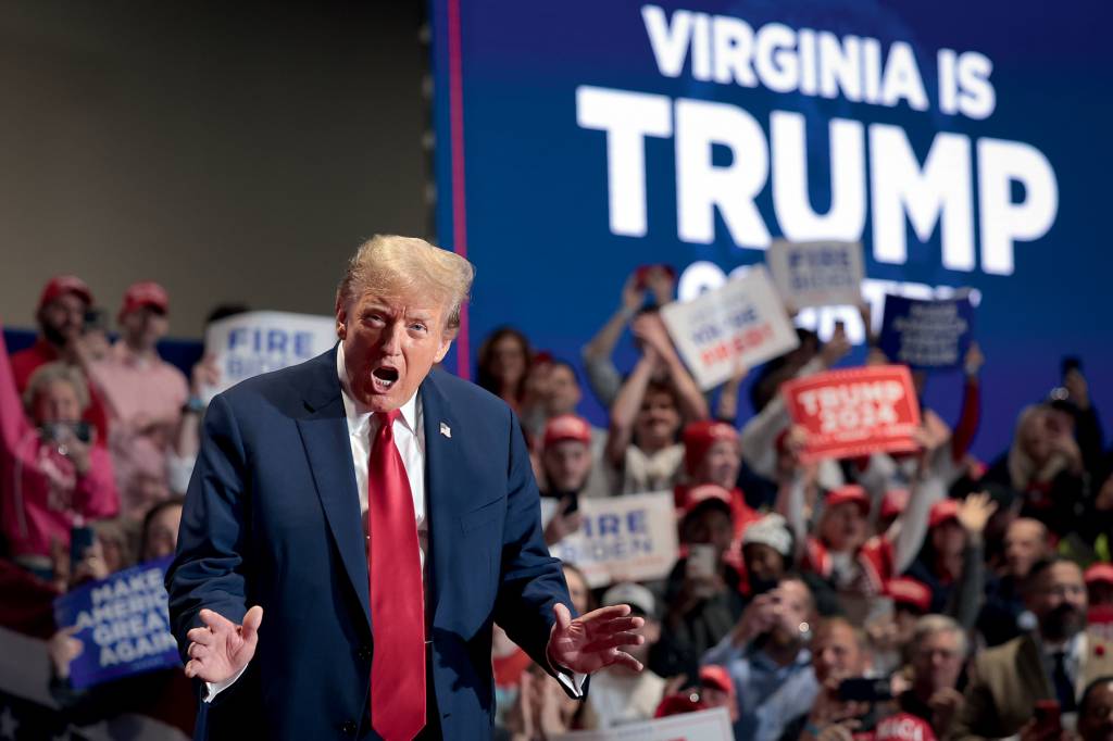 Donald Trump Campaigns Holds Campaign Rally In Richmond, Virginia EM AÇÃO - Trump, agora condenado: à frente nas pesquisas, com promessas como a maior deportação da história dos EUA
