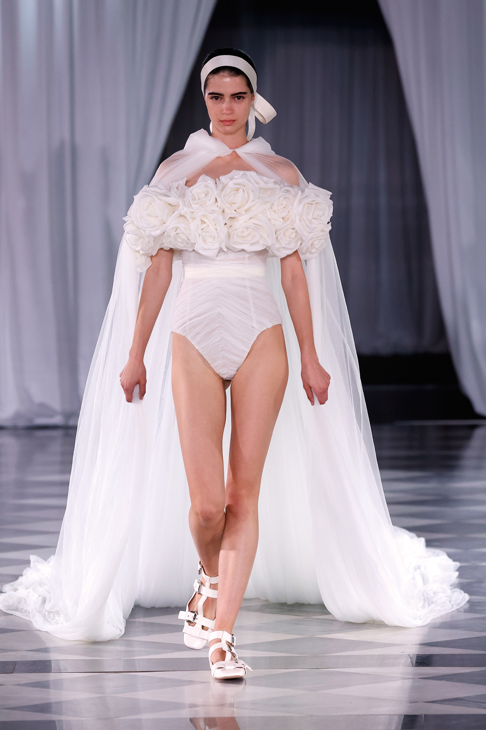 GettyImages-2149169877.jpg OUSADIA - Giambattista Valli: provocação