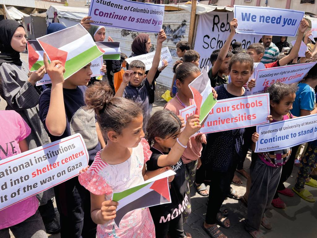 GettyImages-2150024169.jpg AGRADECIMENTO - Aliados: palestinos comemoram o apoio dos alunos revoltosos