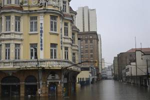 Porto Alegre: Centro alagado e cidade em colapso