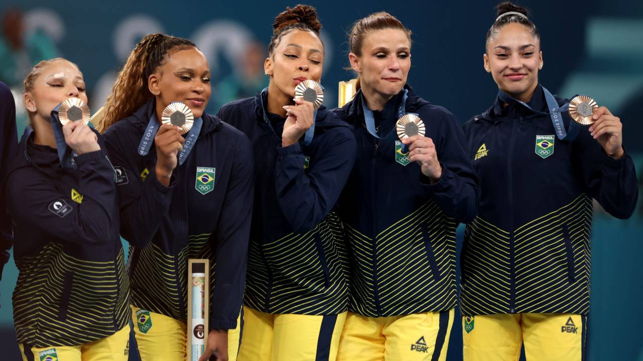 Brasil ganha medalha de bronze na ginástica artística na Olimpíada de Paris - Flavia Saraiva, Lorrane Oliveira, Rebeca Andrade, Jade Barbosa e Julia Soares