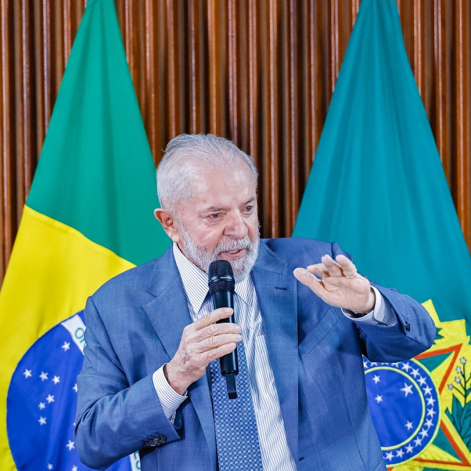 Após reunião com grevistas, Lula anuncia R$ 5,5 bilhões para universidades