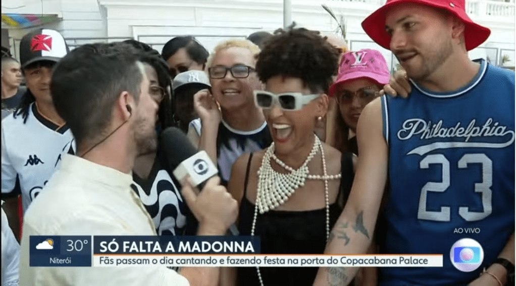 Mãe de atriz da Globo se mistura a fãs de Madonna em hotel de Copacabana