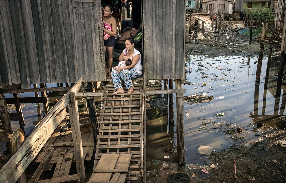 A falta de tratamento de esgoto está associada a diversas doenças, como a dengue