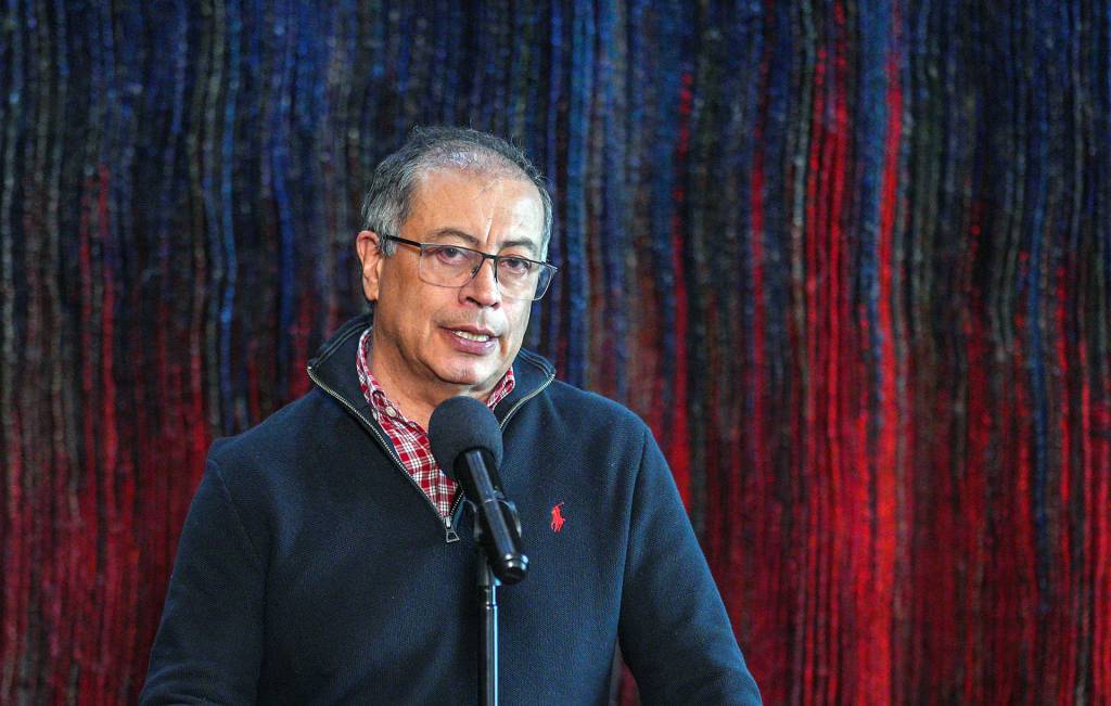 Petro afirma que suposto barco do tráfico venezuelano abatido pelos EUA era da Colômbia