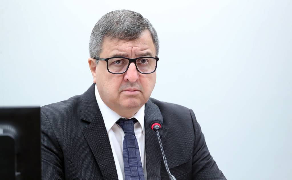 Deputado protocola PEC que dá à Câmara poderes sobre agências reguladoras