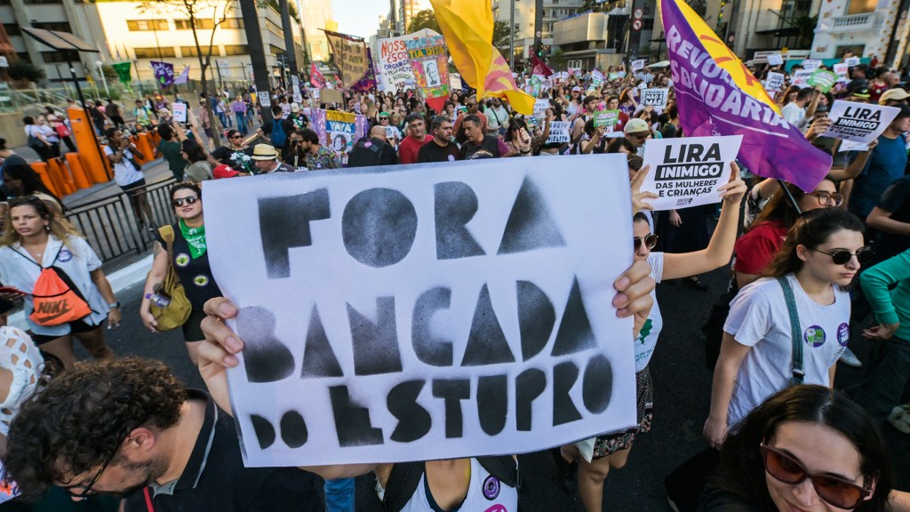 SOCIEDADE - Protesto em São Paulo: a voz das ruas fez os deputados conservadores recuarem da urgência