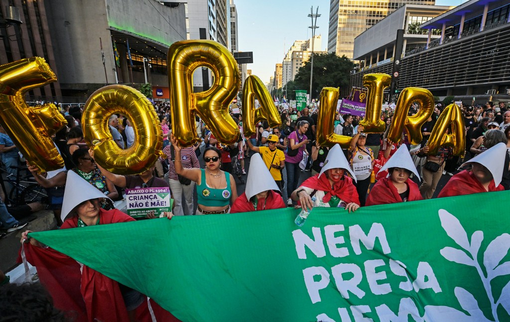 OFENSIVA - Manifestação em São Paulo: sem retrocesso em direitos adquiridos