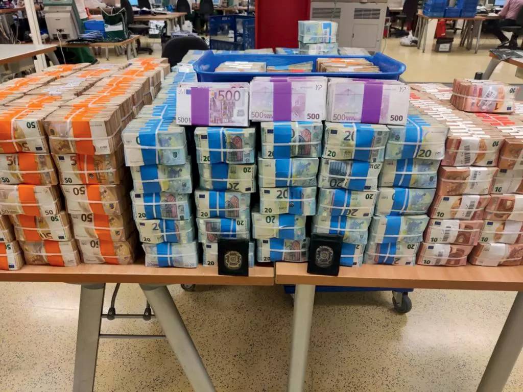 2 – image0.jpeg.jpg FORTUNA - Dinheiro recolhido em ação: Europol confiscou 12,5 milhões de euros