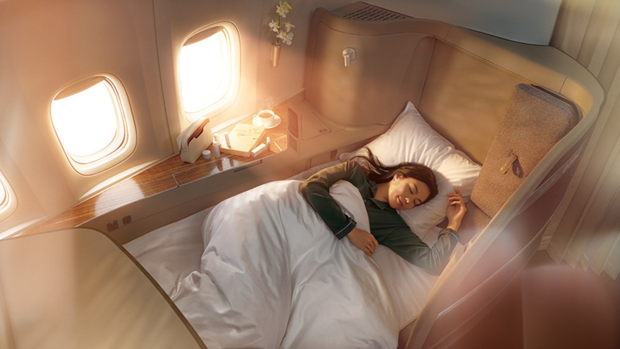 TRANQUILIDADE - Cathay Pacific: cama, pijama e banho
