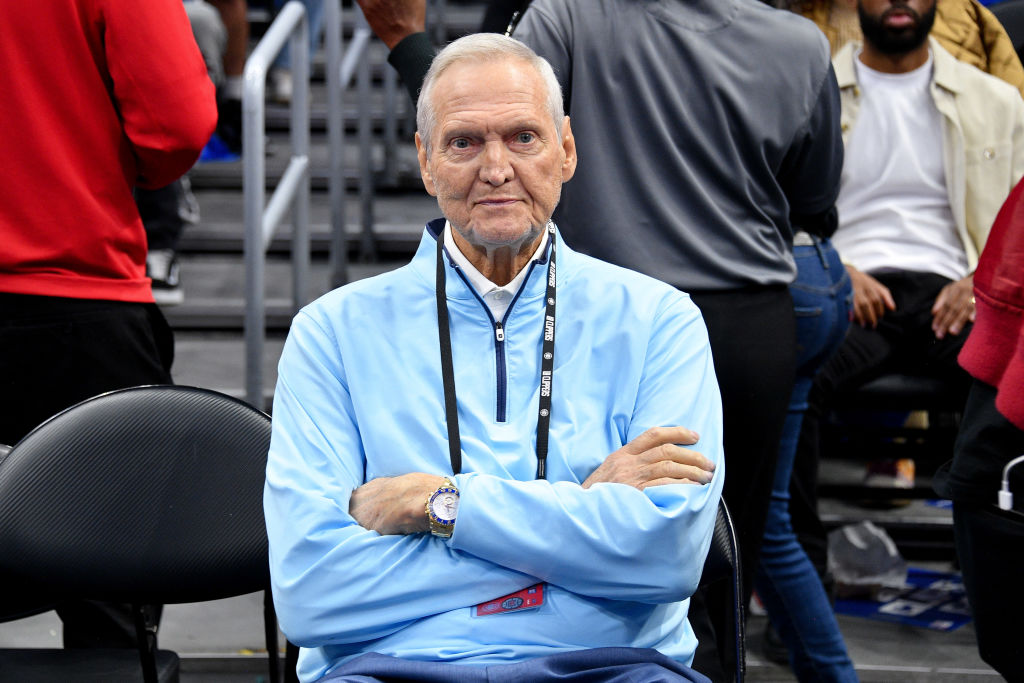 O astro da NBA Jerry West, conhecido pelo talento dentro e fora das quadras -