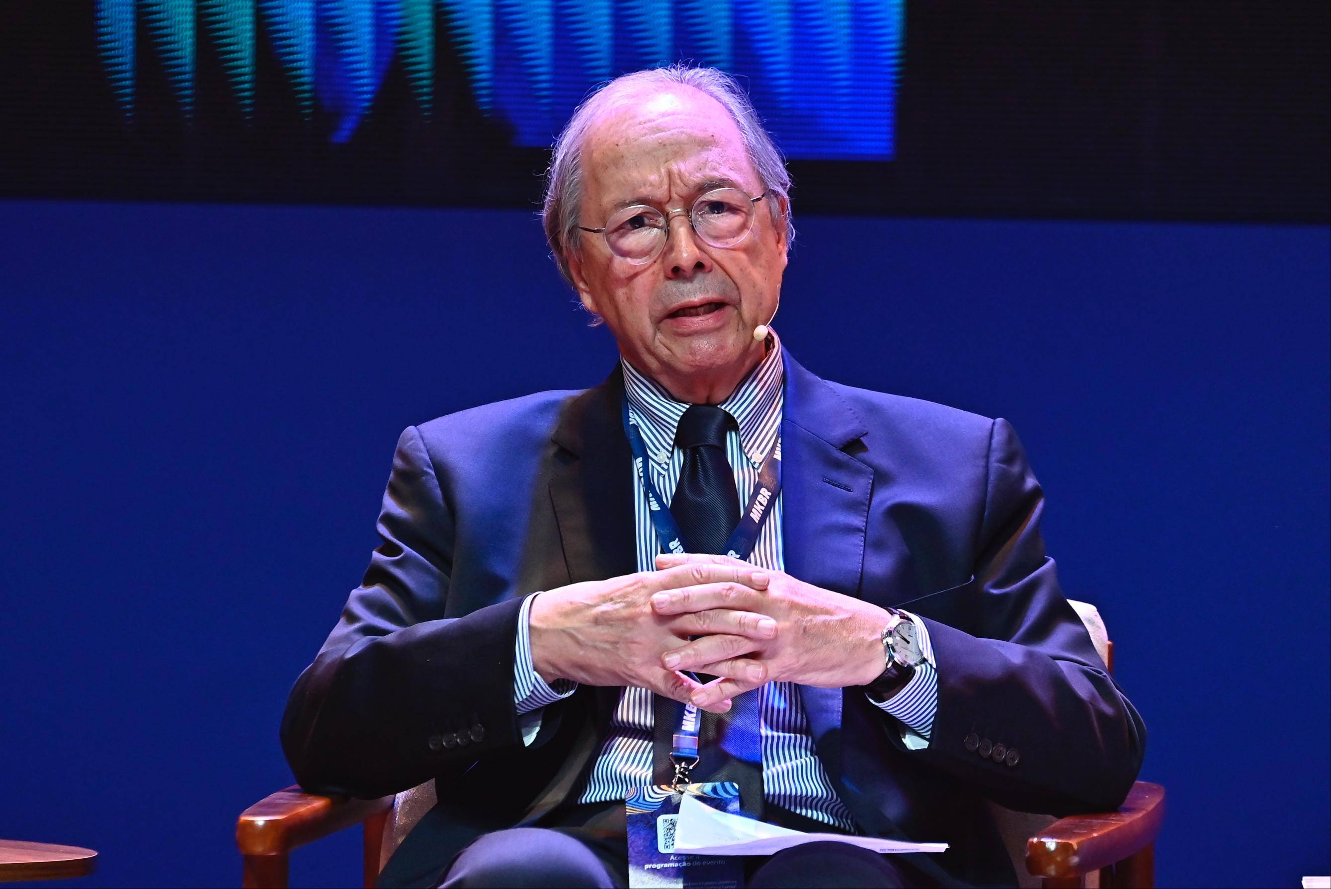 “Nem tudo que é desejável é factível”, diz Malan sobre crise fiscal