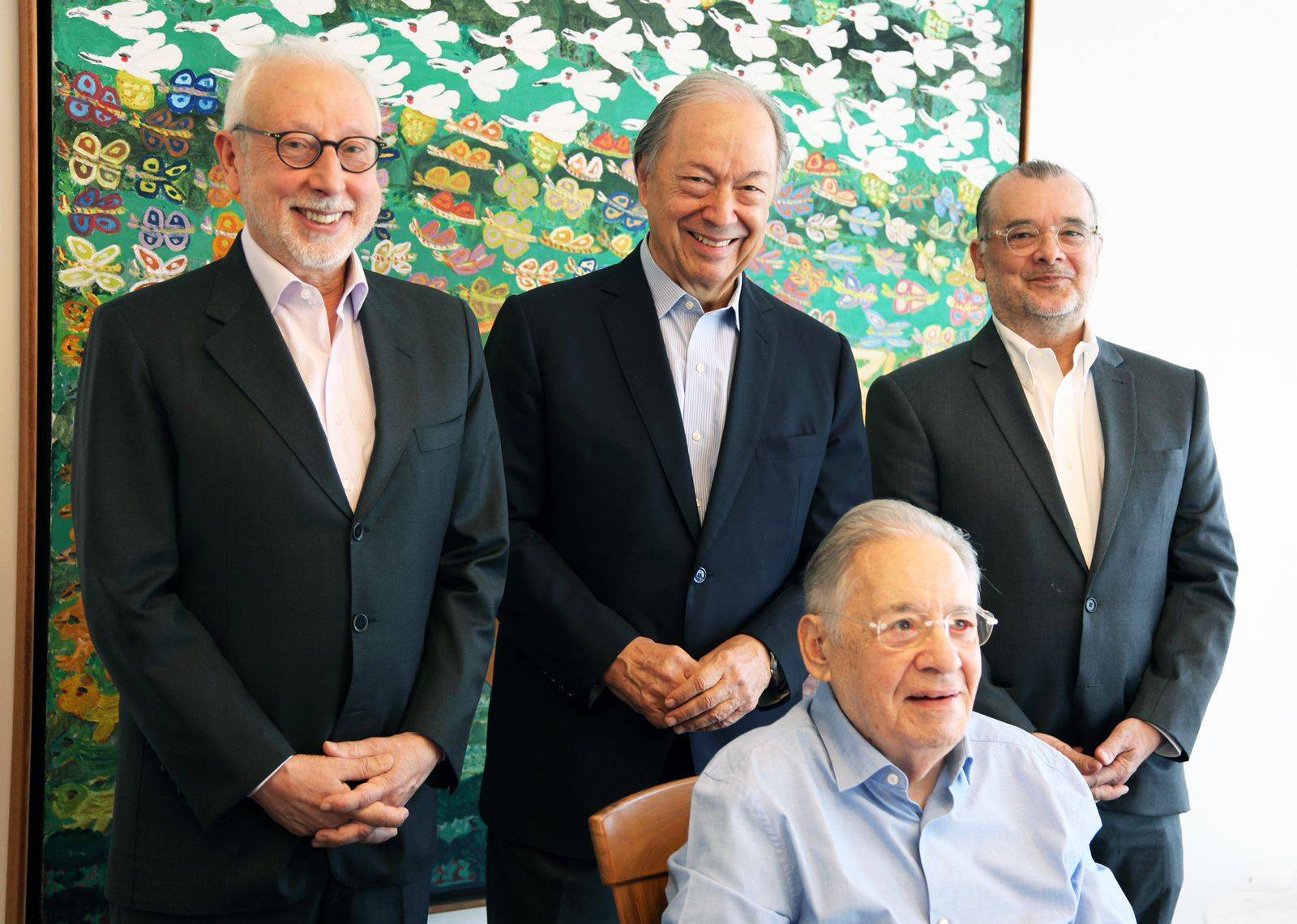 FHC comemora 30 anos do Plano Real cercado por trio de economistas