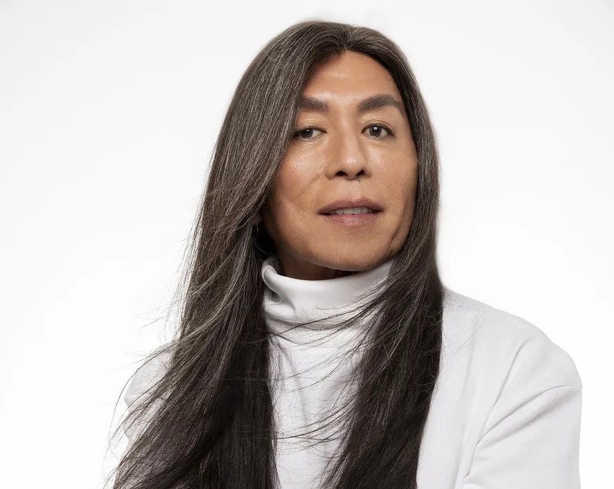 “Sobrevivi ao preconceito porque nunca liguei para ele”, diz Celso Kamura