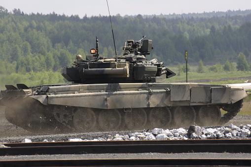 Tanque militar russo T-90S.