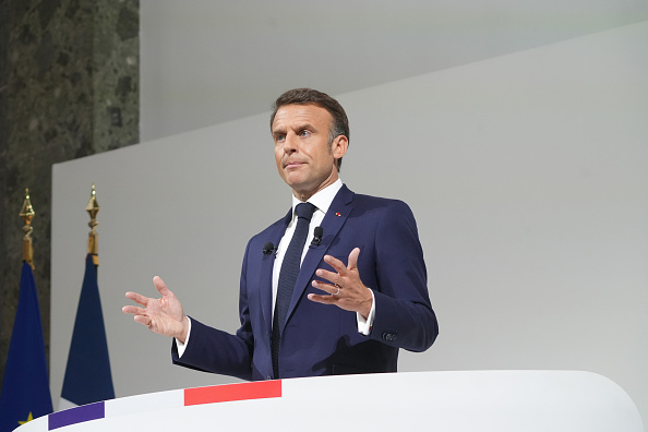 Macron propõe aliança com centro contra avanço da ultradireita na França
