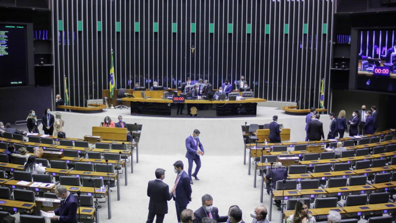Sessão no plenário da Câmara dos Deputados no dia 22 de fevereiro de 2022