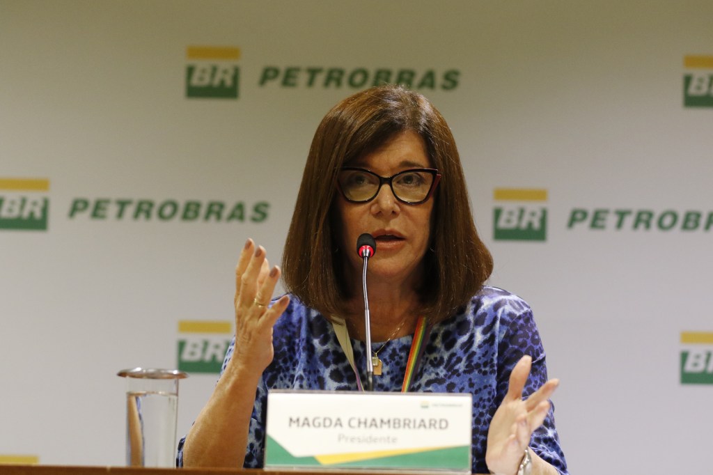 A presidente da Petrobras, Magda Chambriard, fala à imprensa sobre sua gestão da companhia, no dia 27 de maio