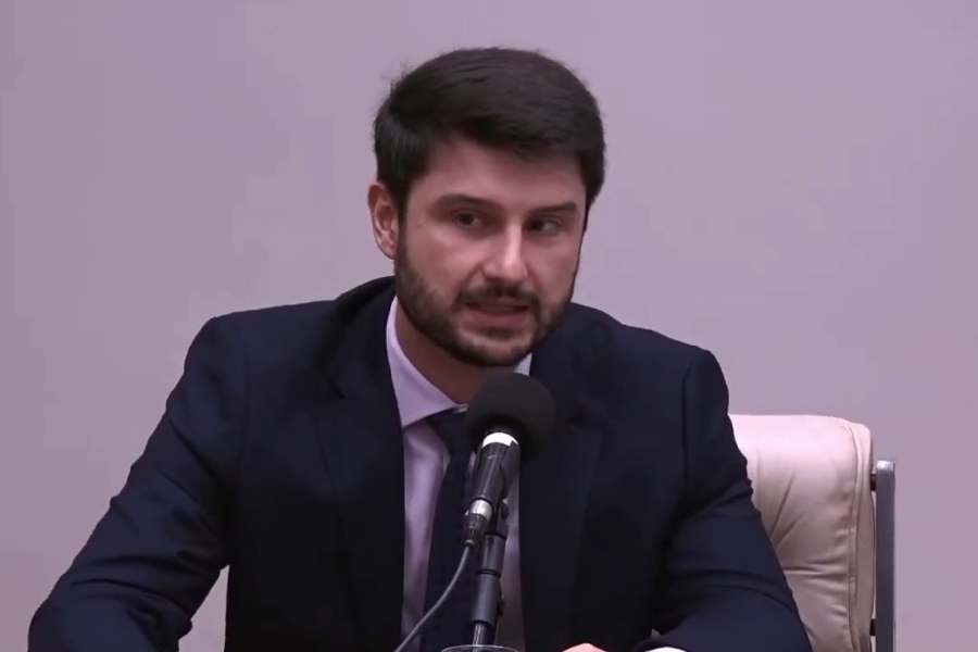 O diretor-executivo da ONG Family Talks, Rodolfo Canônico, durante seminário Parentalidade e Cuidado na Câmara dos Deputados
