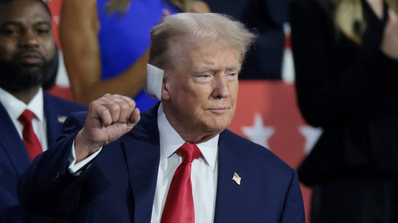 Em convenção, Trump faz primeira aparição pública após atentado