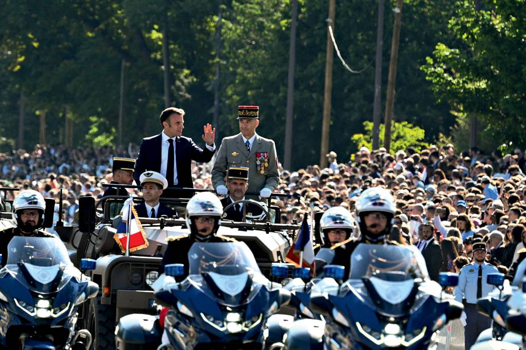 FRANCE – BASTILLE DAY – PARADE XADREZ FRANCÊS - Macron na parada do Dia da Bastilha: incertezas na política pairam sobre os Jogos