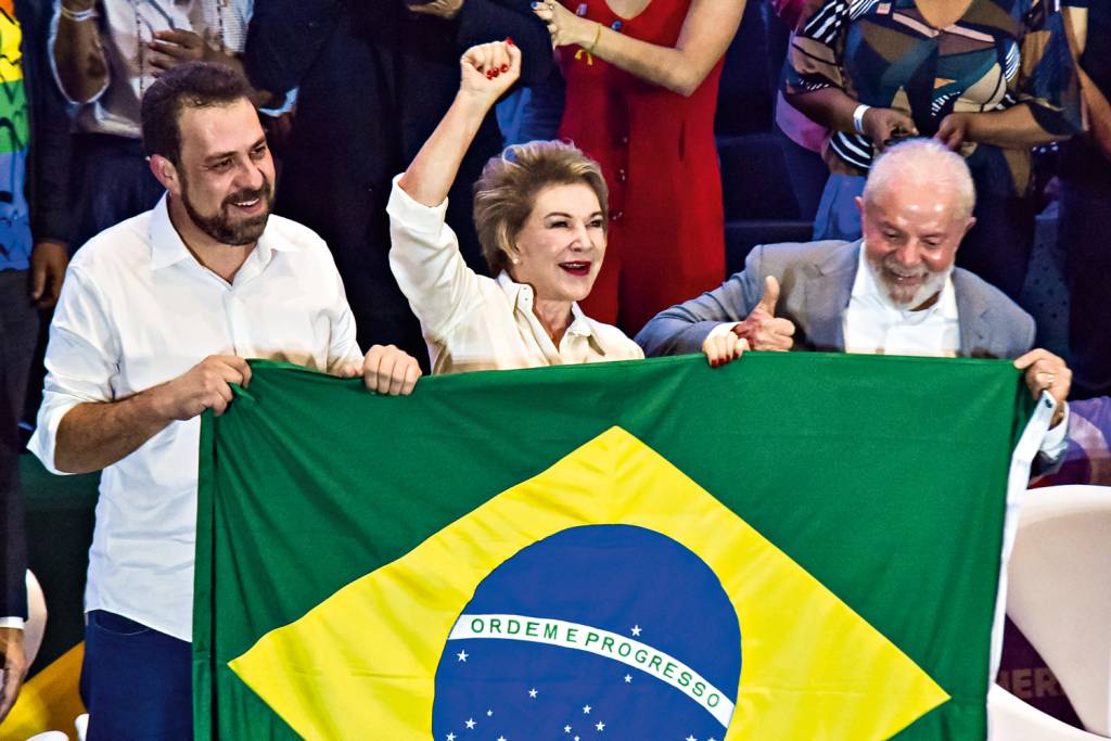 2486358_fotoarena.jpg APOSTA - Boulos, Marta e Lula: para o ex-presidente, é prioridade vencer a corrida pela prefeitura de São Paulo