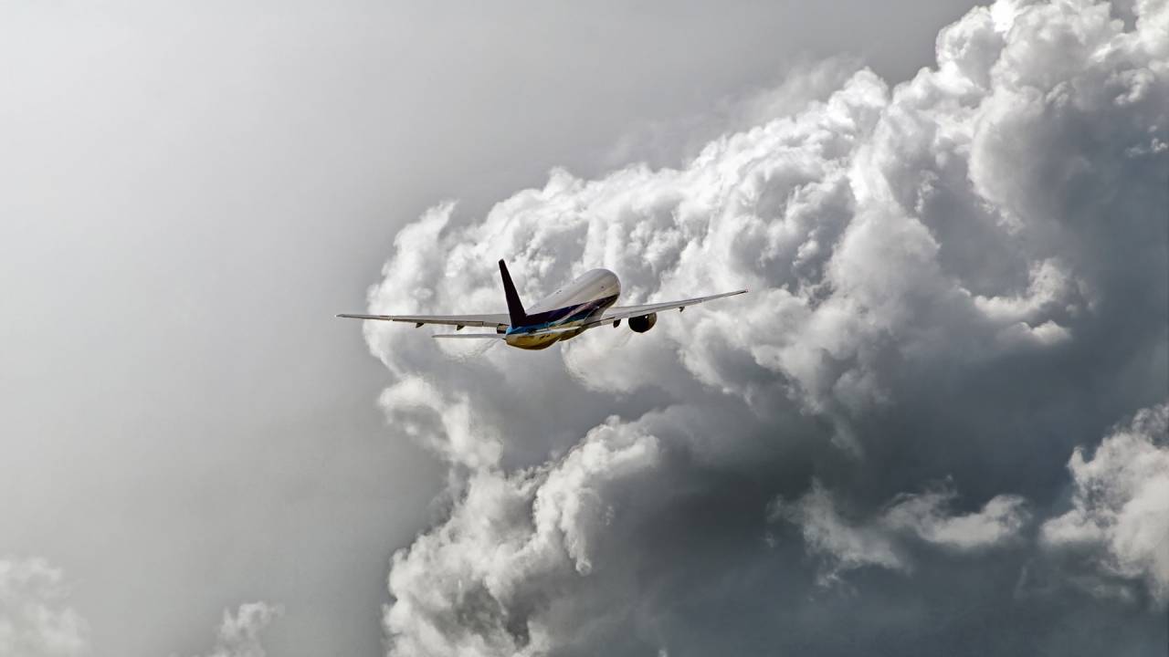 CALMA! - Aeronave no ar: voar é estatisticamente mais seguro do que andar de carro