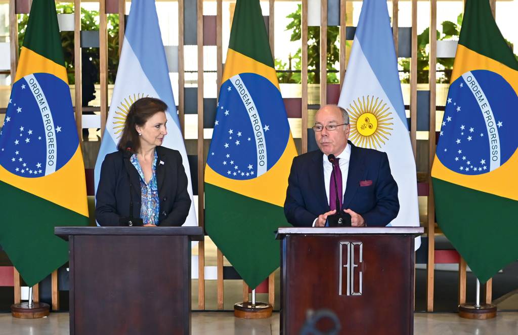 Foreign Minister Mauro Vieira Hosts Argentine Counterpart Diana Mondino PANOS QUENTES - Diana Mondino e Vieira: boa relação evita crises maiores