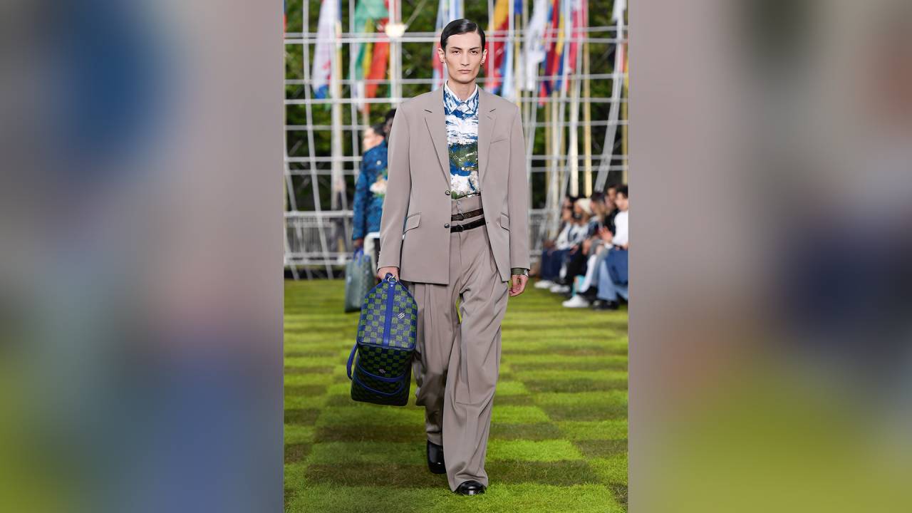CONFORTO - Terno sobre camiseta: ousadia na passarela da Louis Vuitton