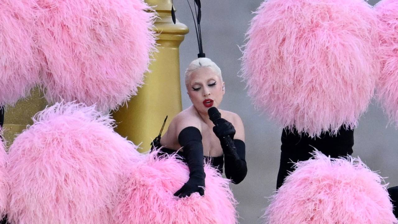 Lady Gaga foi a primeira a cantar na cerimônia de abertura