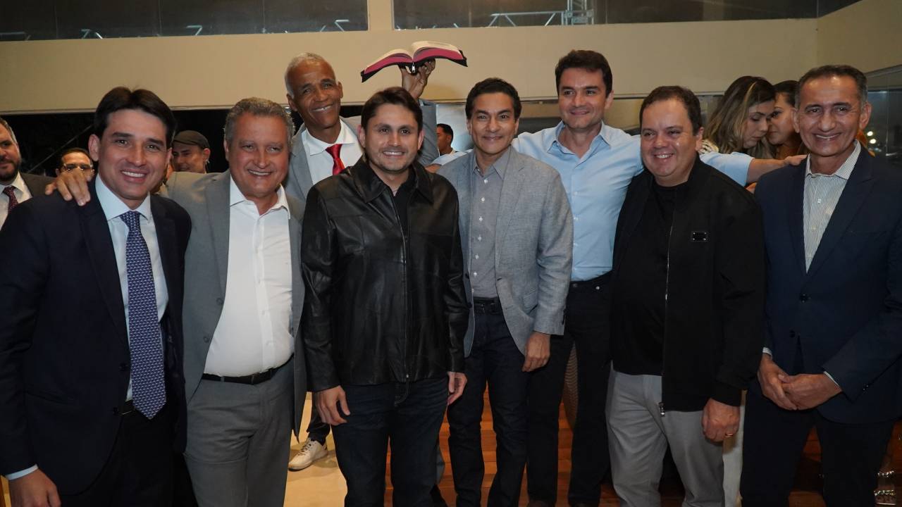 Silvio Costa Filho, Rui Costa, Pastor Sargento Isidório, Juscelino Filho, Marcos Pereira, Celso Sabino, Elmar Nascimento e Waldez Góes